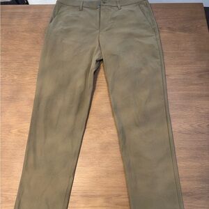 lululemon athletica Men's Khaki Chinos - 32/34